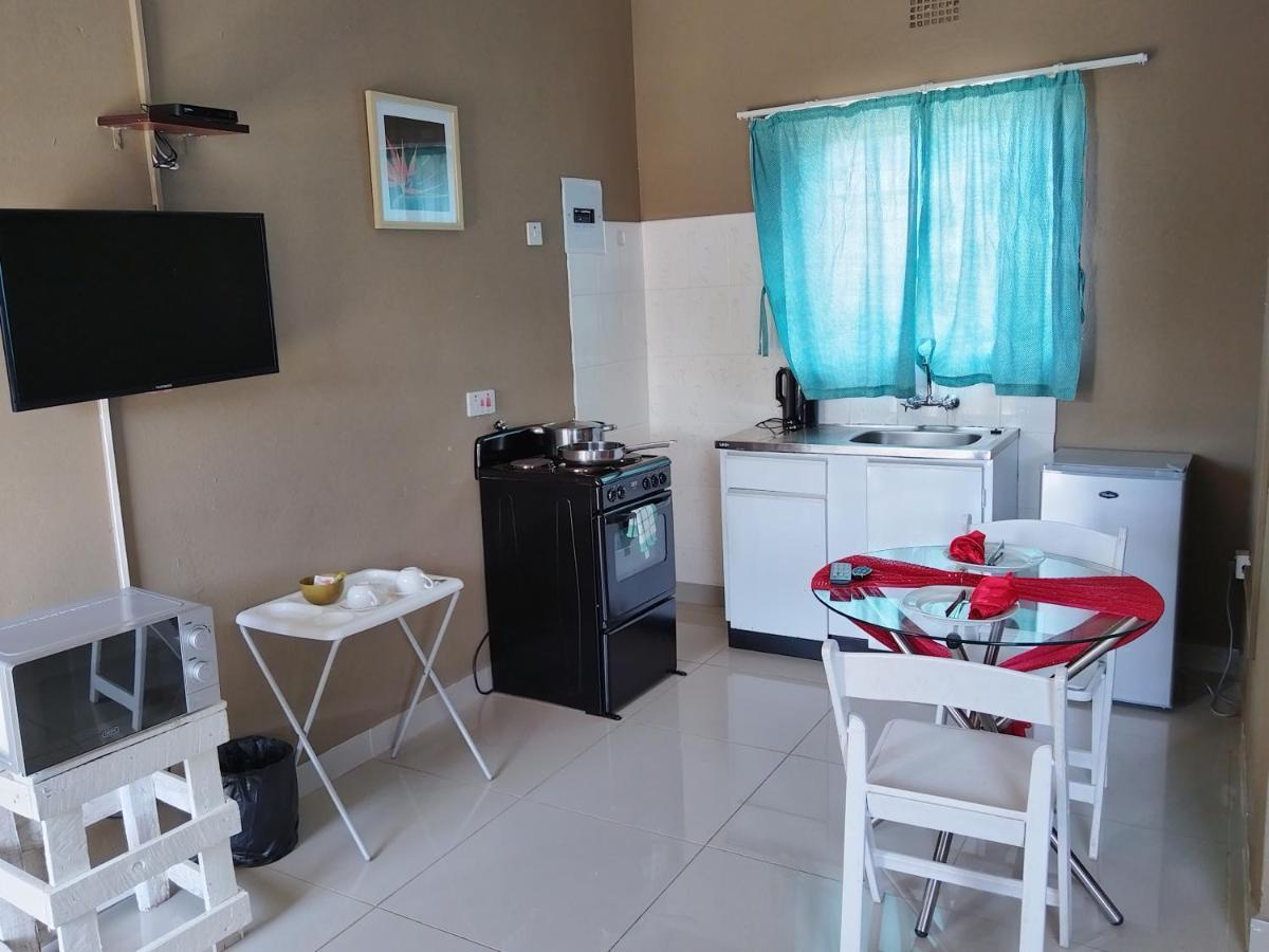 Looks Cottages Self Catering Apartments Kasane Exterior photo