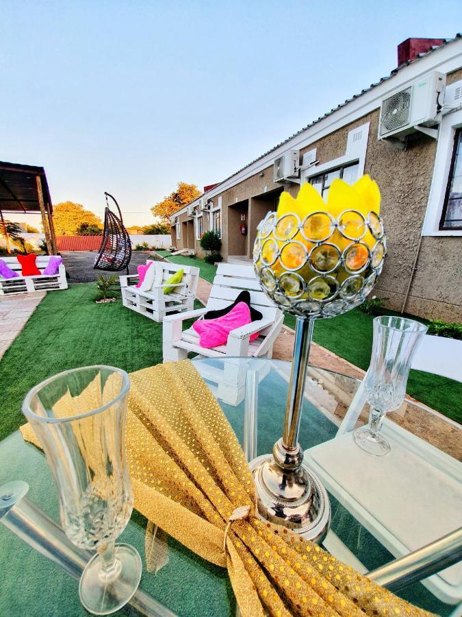 Looks Cottages Self Catering Apartments Kasane Exterior photo