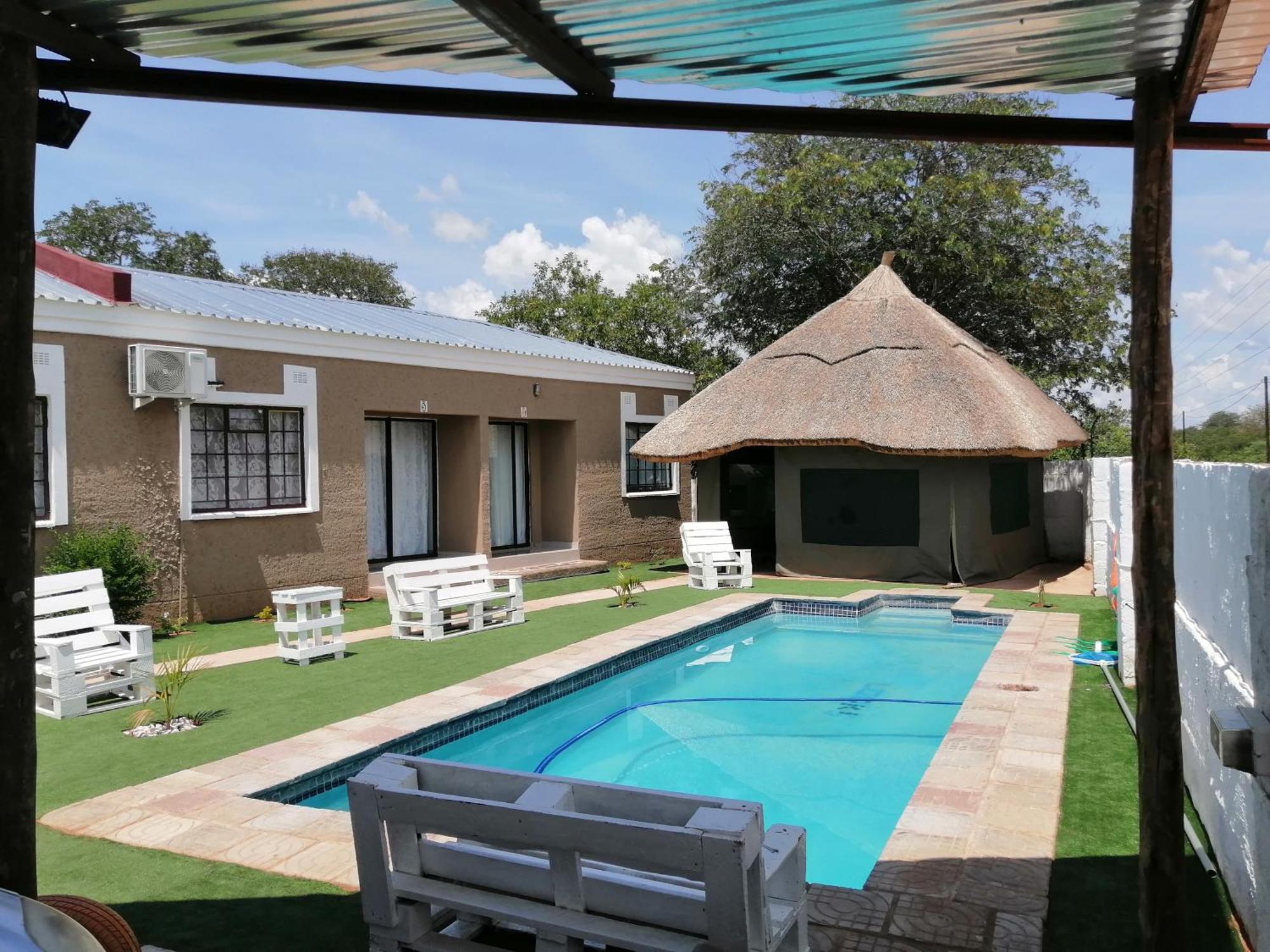 Looks Cottages Self Catering Apartments Kasane Exterior photo