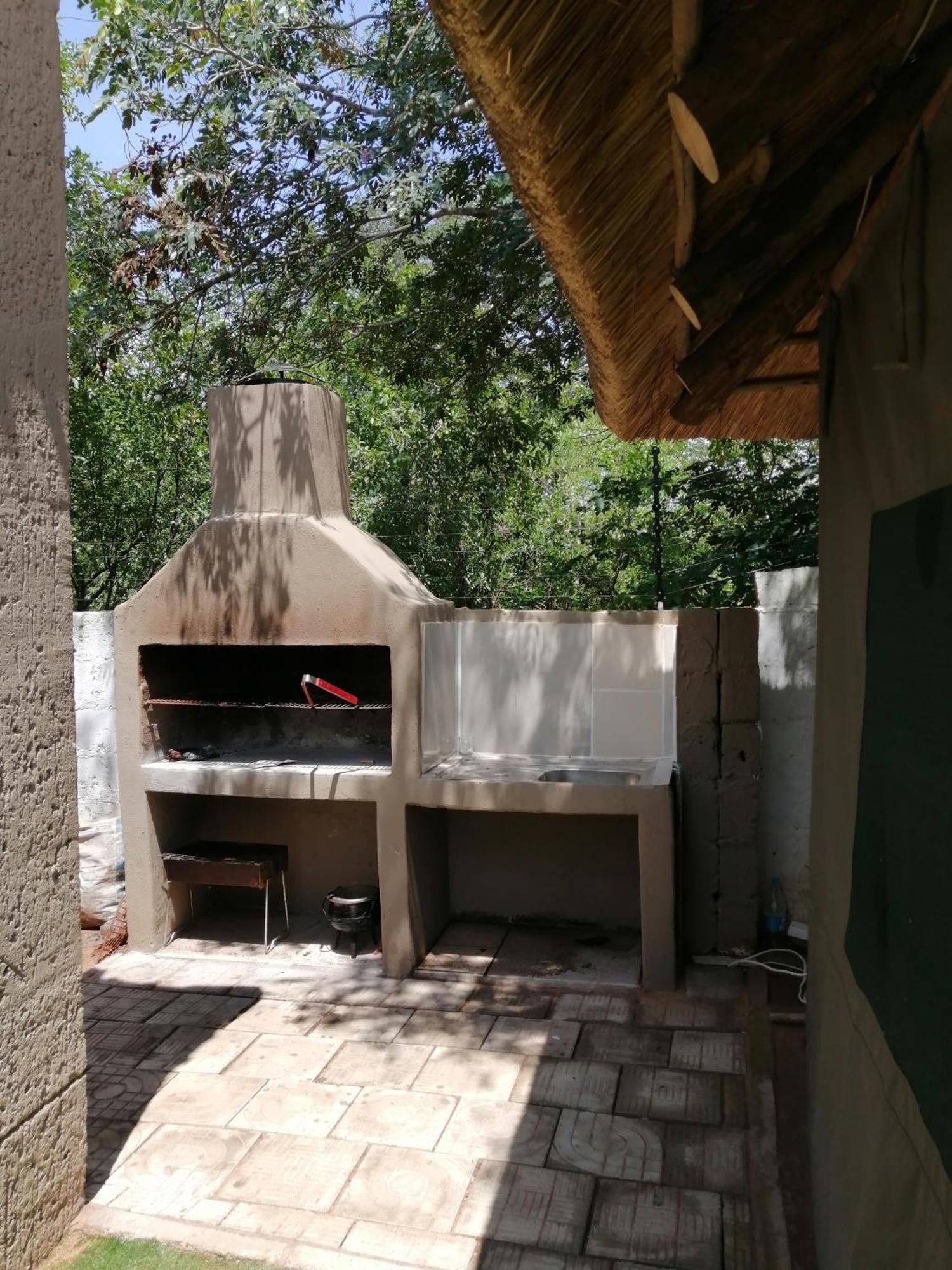 Looks Cottages Self Catering Apartments Kasane Exterior photo