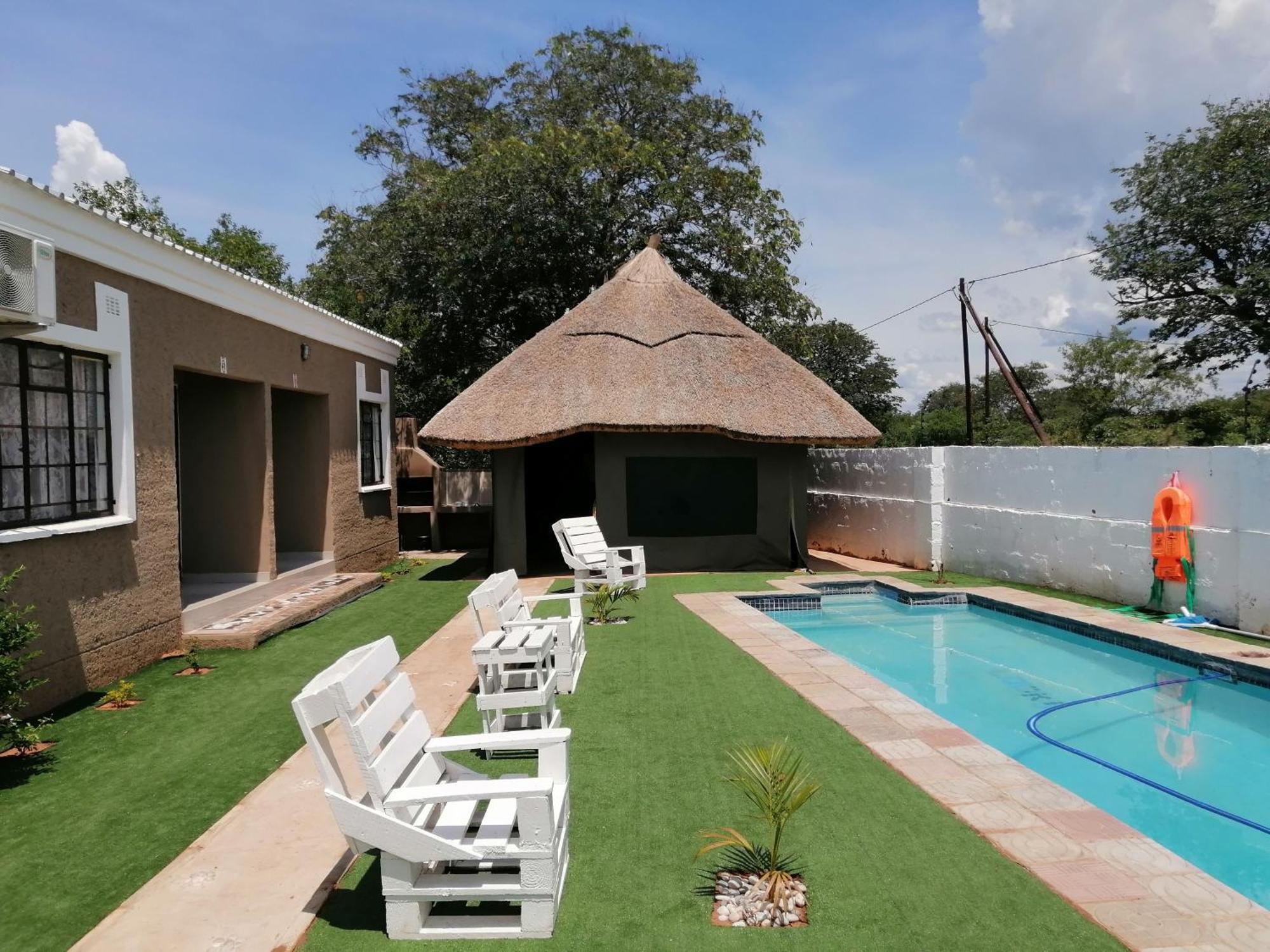 Looks Cottages Self Catering Apartments Kasane Exterior photo