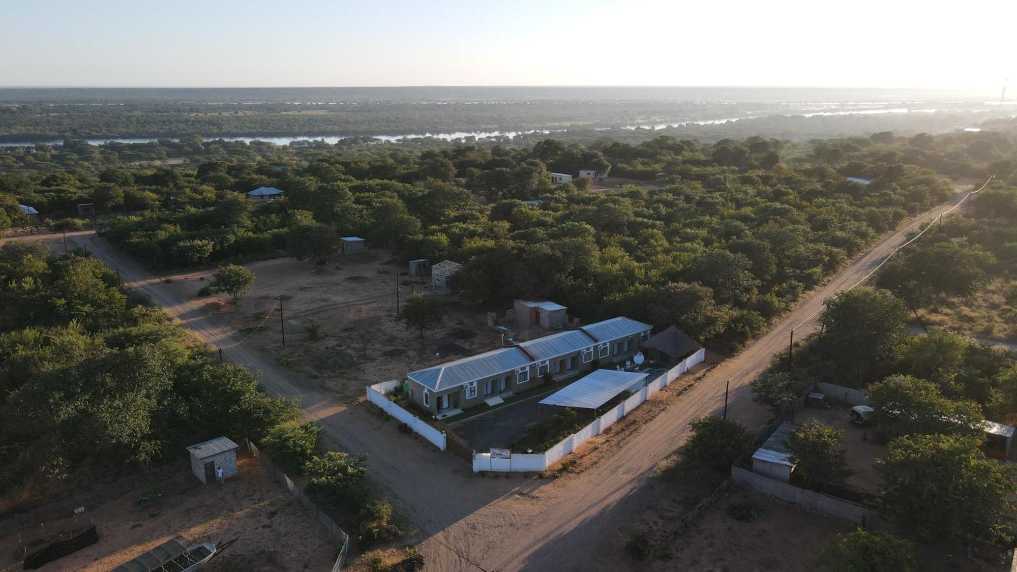 Looks Cottages Self Catering Apartments Kasane Exterior photo