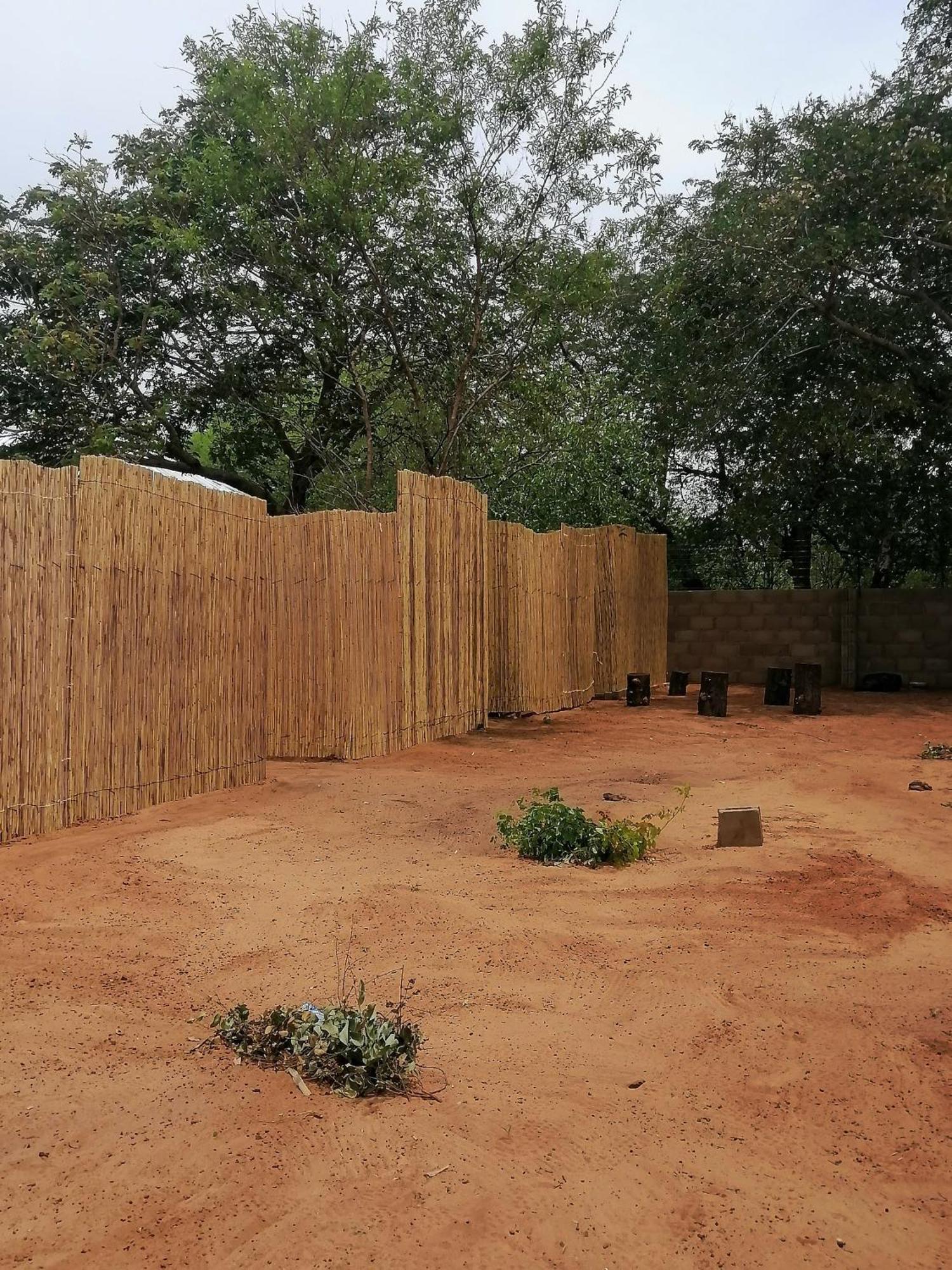 Looks Cottages Self Catering Apartments Kasane Exterior photo
