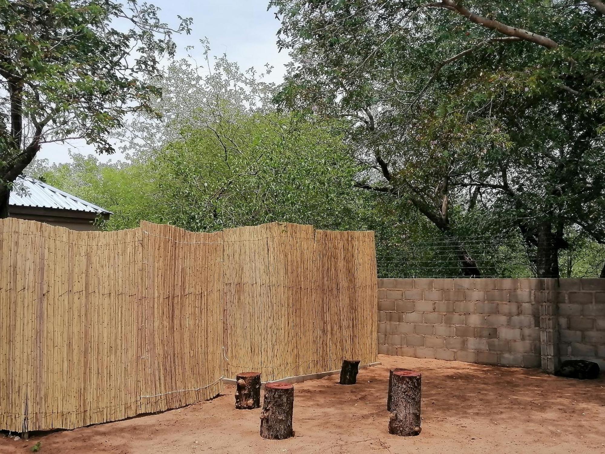 Looks Cottages Self Catering Apartments Kasane Exterior photo
