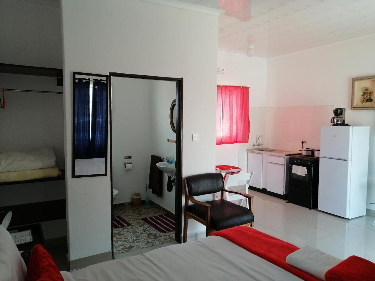Looks Cottages Self Catering Apartments Kasane Exterior photo