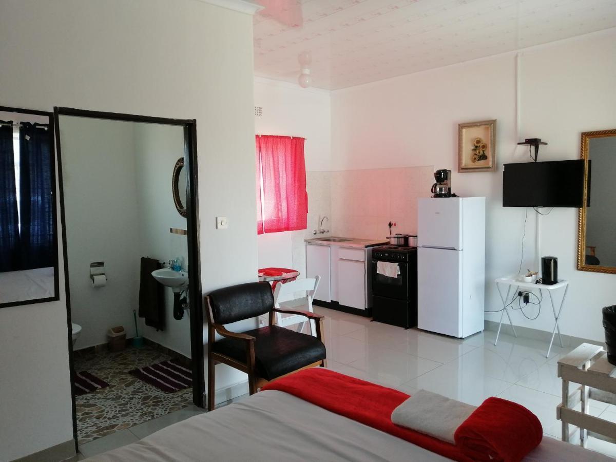 Looks Cottages Self Catering Apartments Kasane Exterior photo